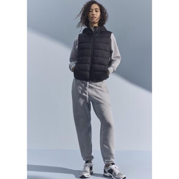 Athleta M Aire Puffer Vest in Black Size Medium - Picture 2 of 7